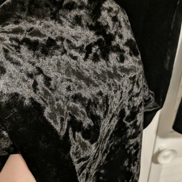 Forever 21 black velvet mini dress - Picture 2 of 3